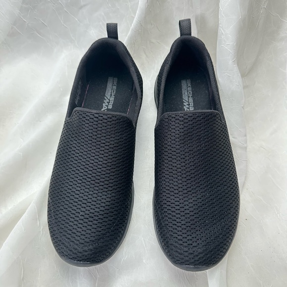 Skechers Shoes - Skechers Gen 5 lightweight  Black Mesh Slip-Ons size 8